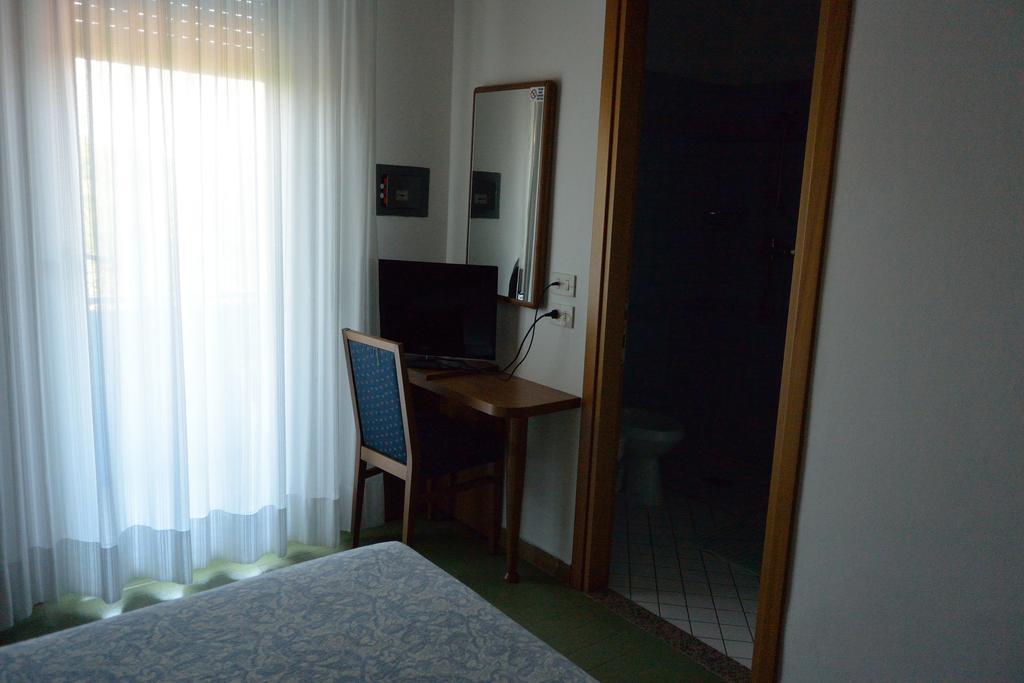 Hotel Paris Lignano Sabbiadoro Exterior photo