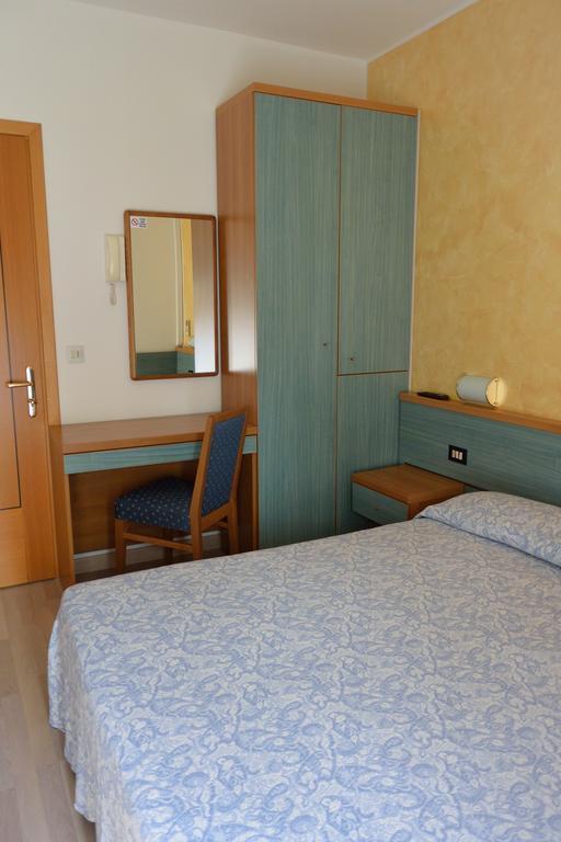 Hotel Paris Lignano Sabbiadoro Exterior photo
