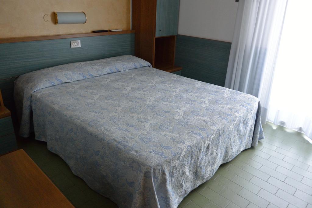 Hotel Paris Lignano Sabbiadoro Room photo